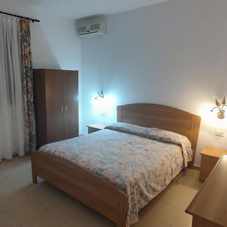 Lo Zodiaco Aparthotel Lampedusa Bagian luar foto