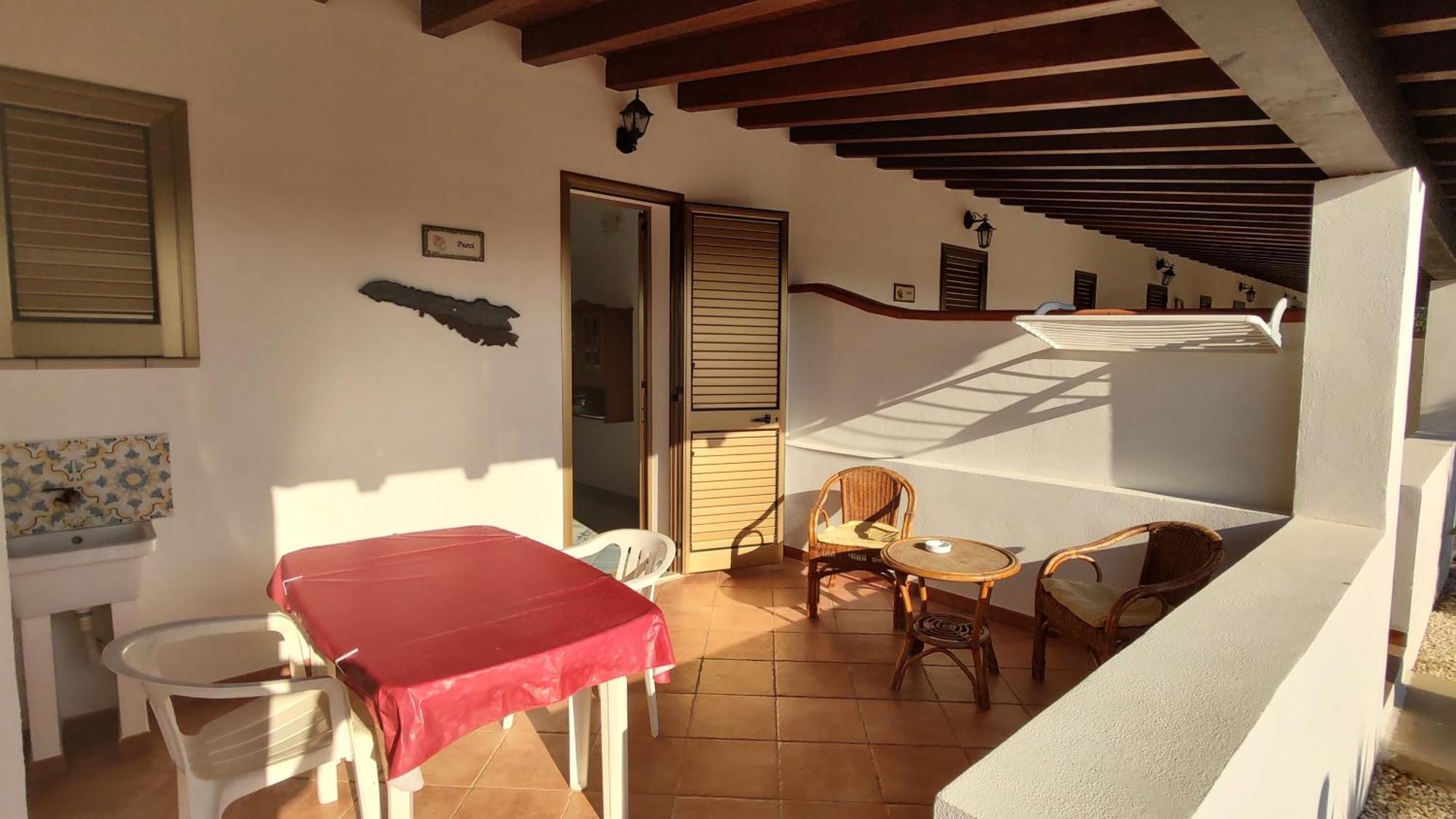 Lo Zodiaco Aparthotel Lampedusa Bagian luar foto